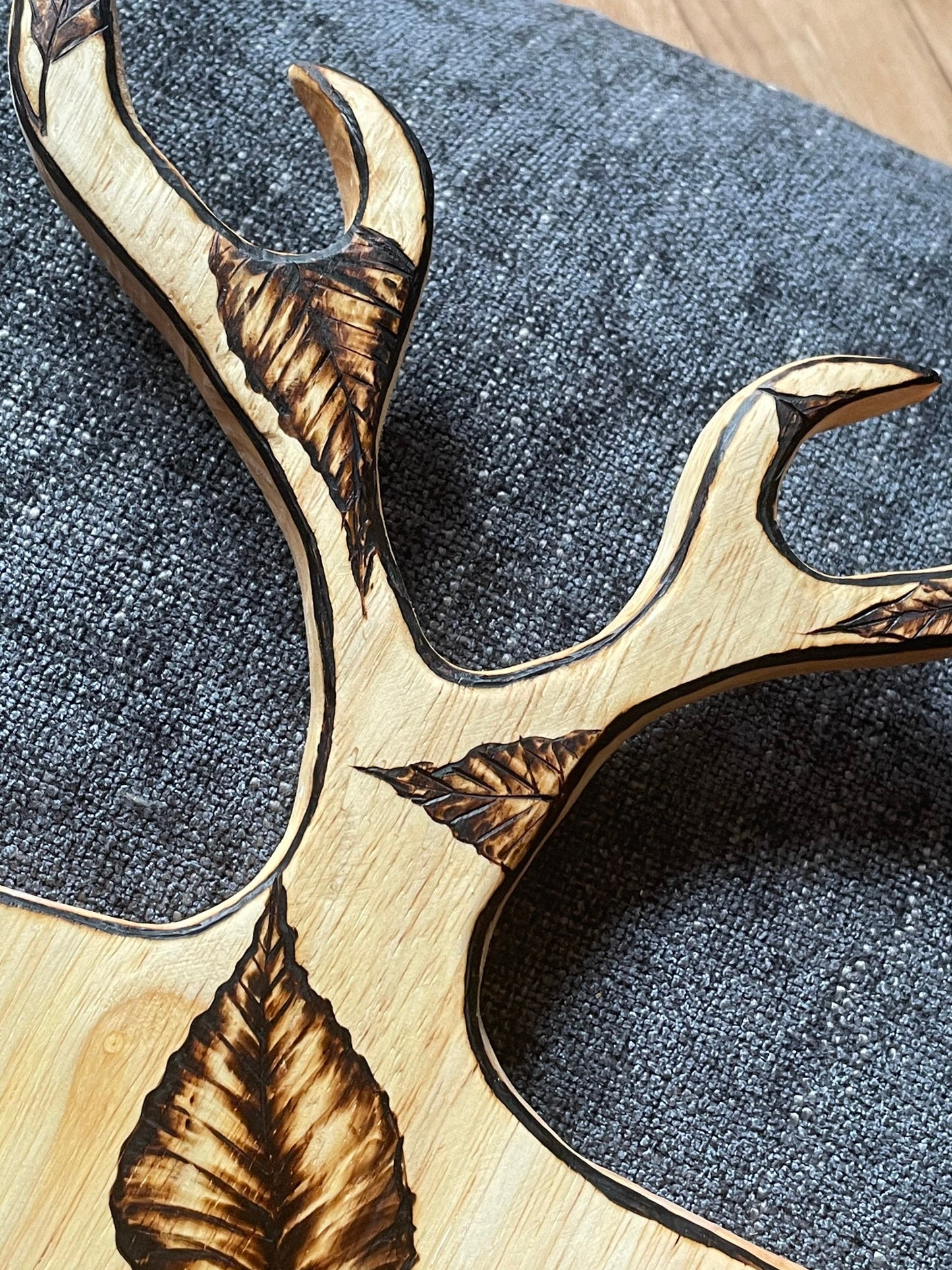Stag antlers shaped serving board, leaf design chopping board, original hand drawn art, beech leaves, reclaimed beech chopping board, autumn