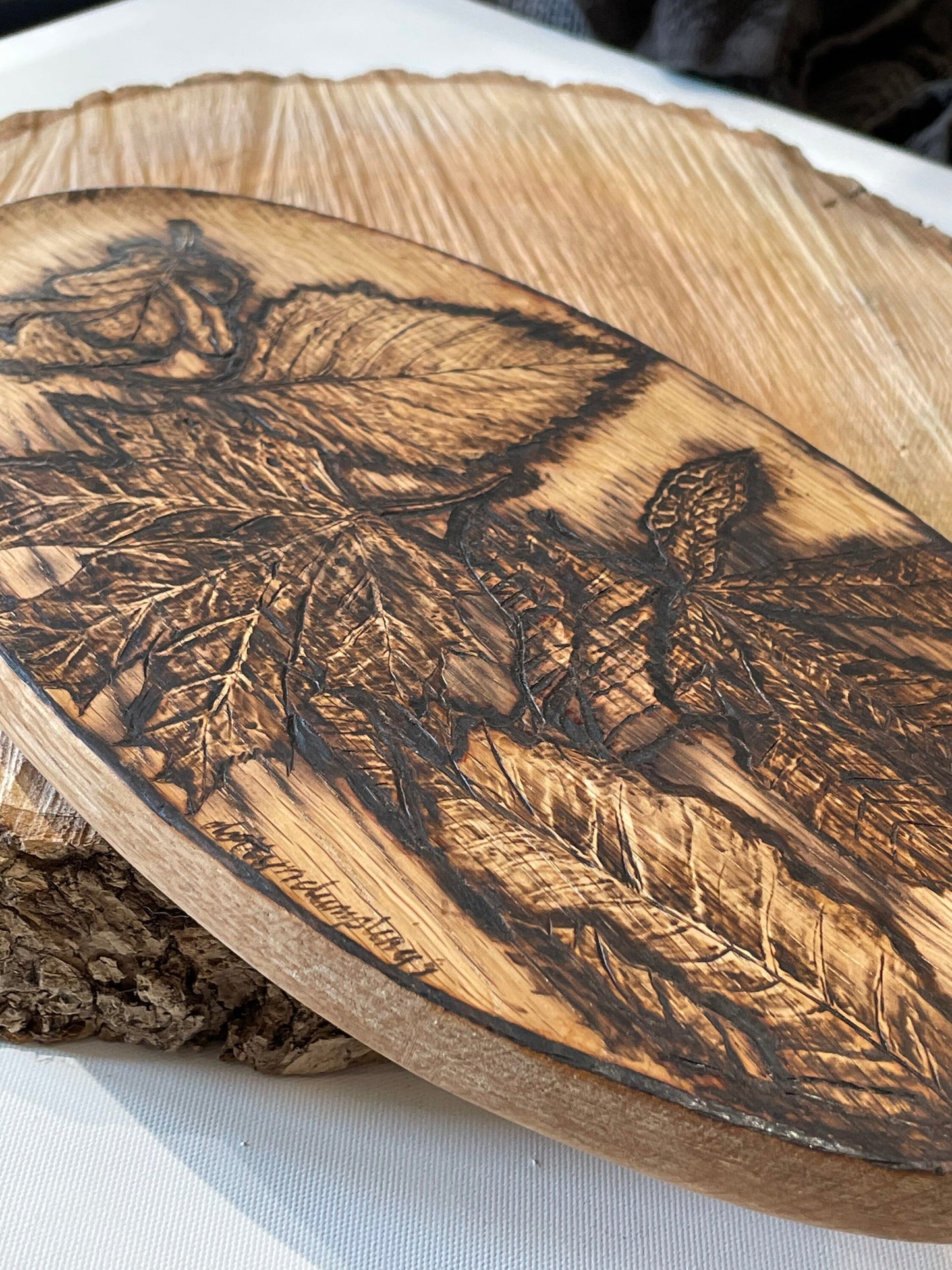 Pyrography leaves design decorative dish, hand made solid Oak oval tray, leaves, nature lover gift, oak home, wooden gift