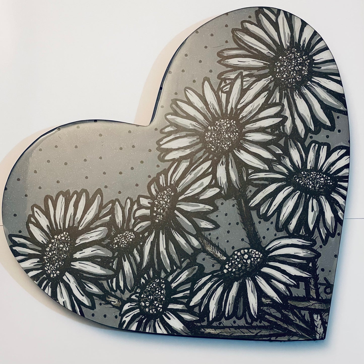 Hand painted Daisy Floral Wall decor - Heart Shaped Daisy wall art - High Contrast Daisies Wall Art, Ready to hang resin art decor